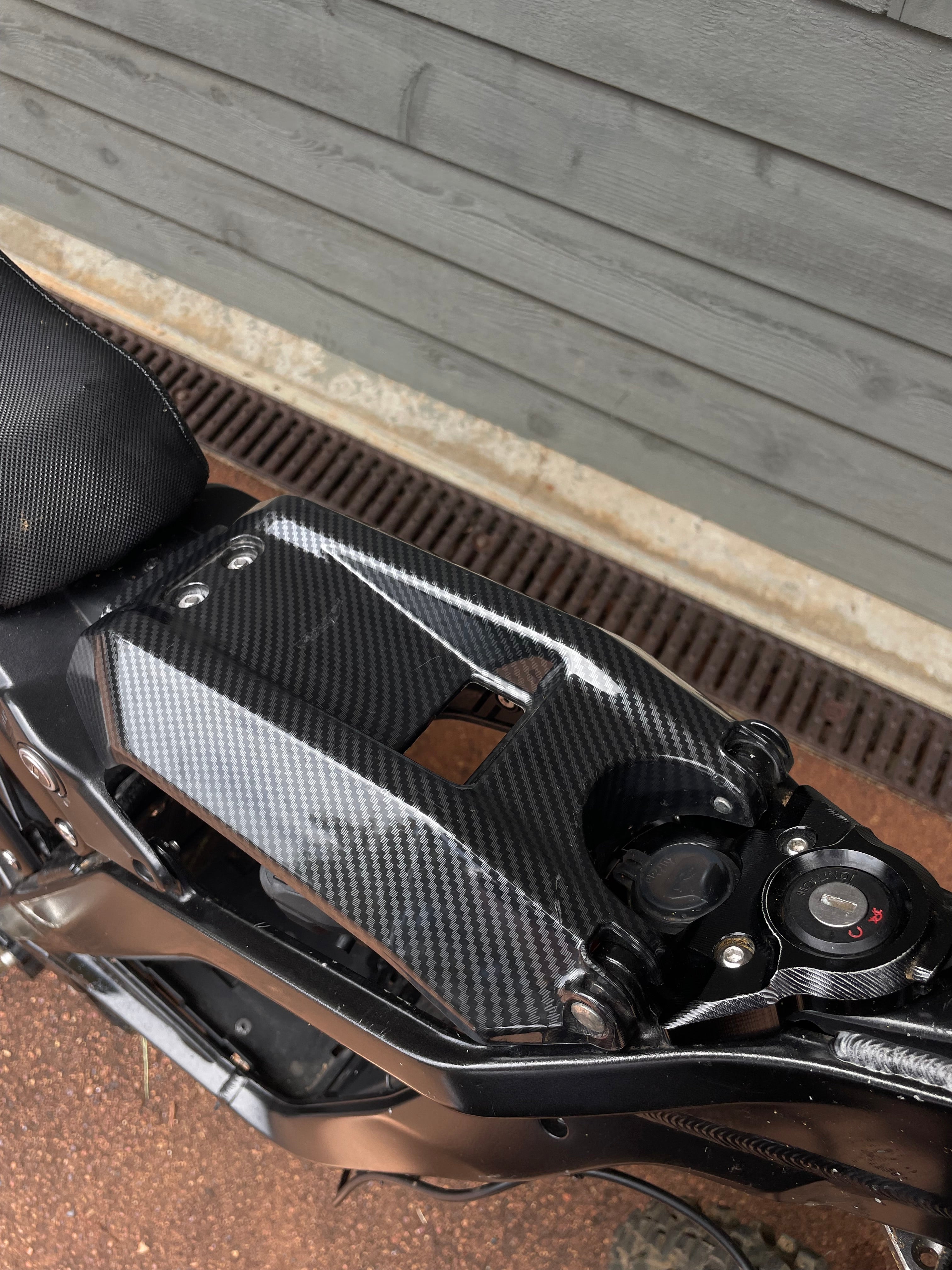 LBX Carbon Battery Lid